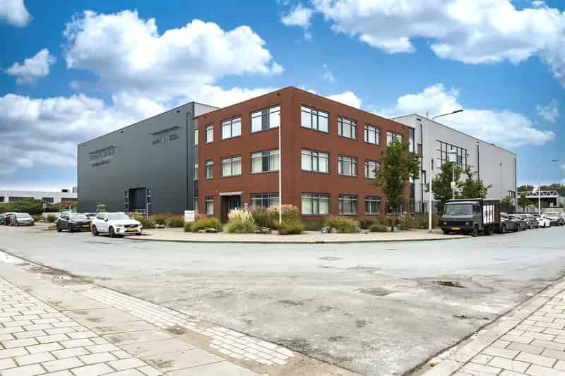 Bedrijfshal Wateringen te Koop 2927m2 Kantoor 1208m2