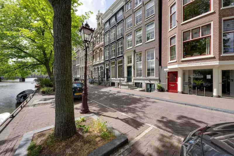 Rijksmonumentale benedenwoning Amsterdam Singel