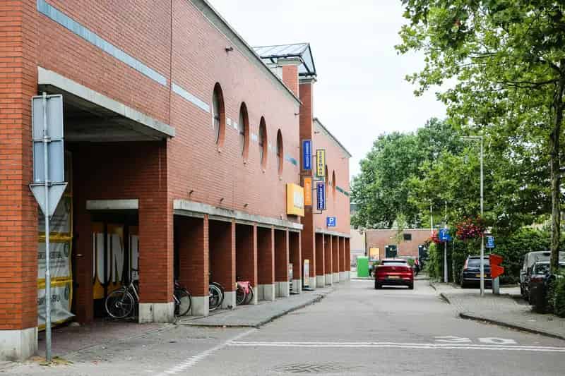 Winkelruimte te Huur Barendrecht 911m2 De Schalm