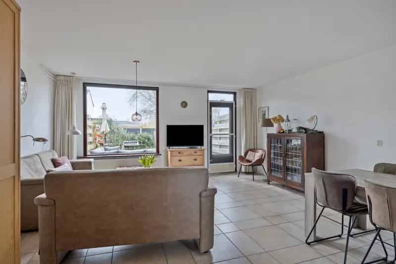 Huis te koop Hoefsmidstraat Schiedam: Ruime gezinswoning met tuin