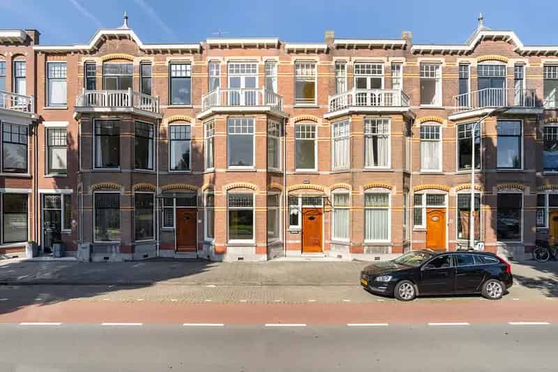 Herenhuis te koop: 6 slaapkamers, 2 badkamers, diepe tuin
