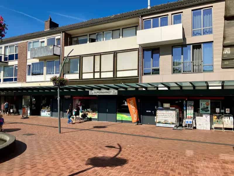 Winkelpand Dronten te koop: Ruim appartement en winkelruimte