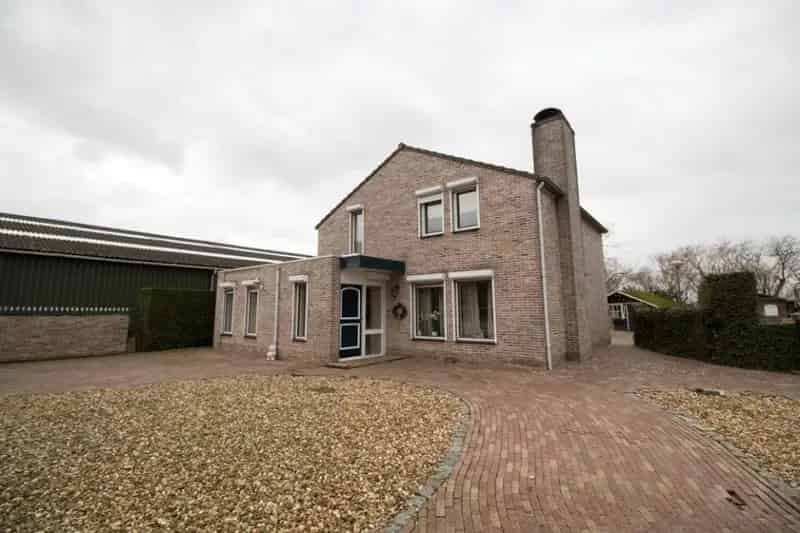 Bedrijfswoning met Loods en Gasstation (mogelijkheid)