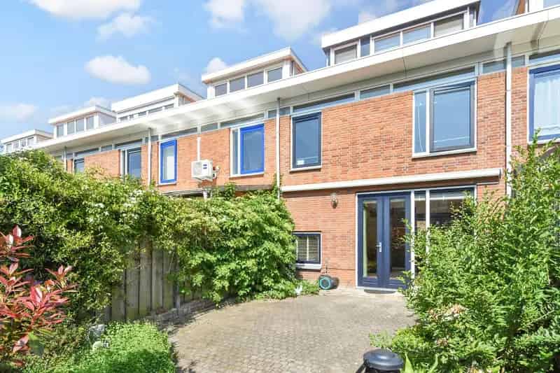 Huis te koop Den Haag Singels: 5-kamer gezinshuis met tuin
