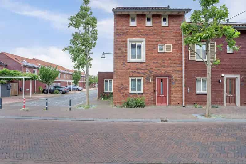 Huis te koop Houten Castellum: Luxe Hoekwoning met 3 slaapkamers en 2 badkamers