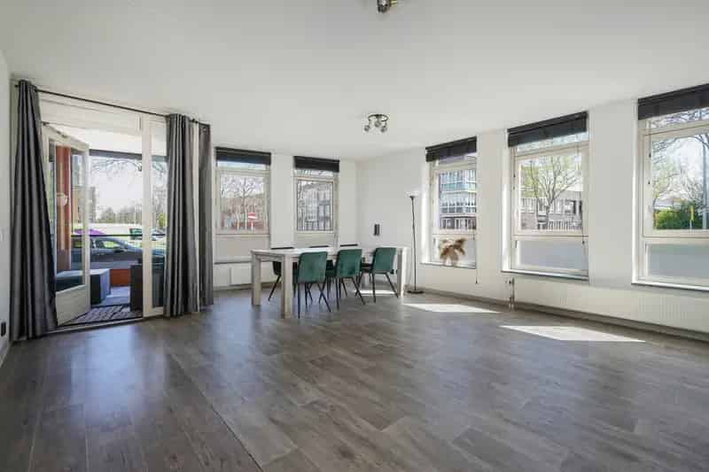 Appartement te koop Ypenburg: Ruime parterrewoning met loggia