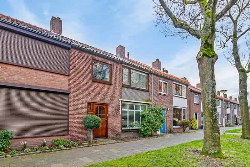Huis te koop Breda Brabantpark: Ruime Tussenwoning met Garage