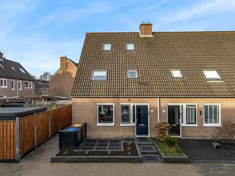 Hoekwoning Emmeloord: 4 slaapkamers, 2 keukens, moderne badkamer