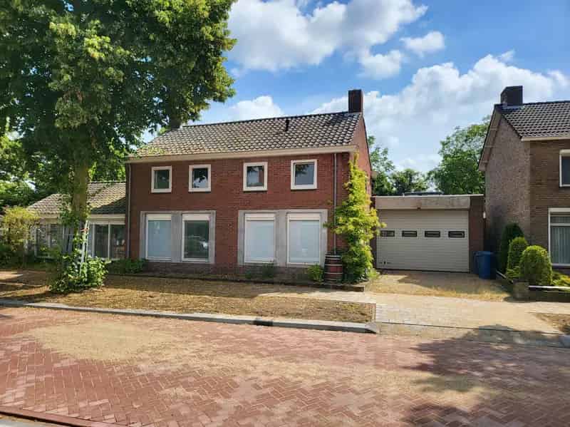 Vrijstaand Woonhuis met Praktijkruimte Hoevebraak
