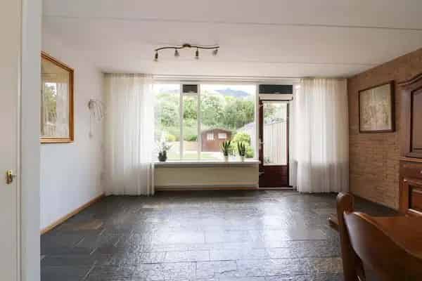 Ruime woning met XL garage en diepe tuin