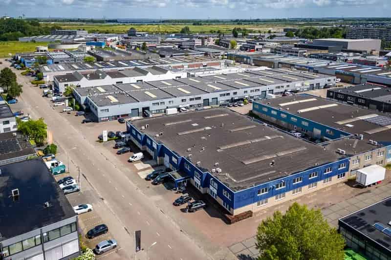 Bedrijfshal Weesp 1380m² te huur