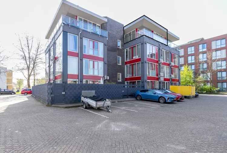 2 Kamer Appartement Alphen Aan Den Rijn Top Etage Dakterras Parkeerplaats