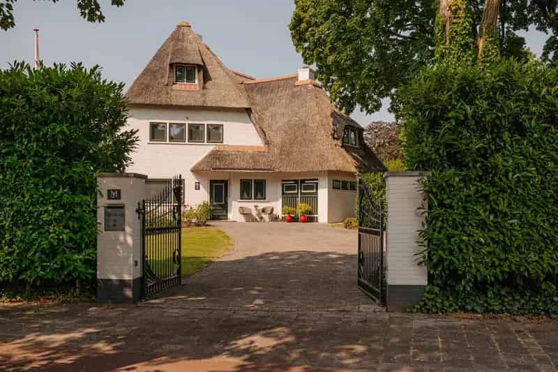 Jaren 30 Villa te Huizen 4 slaapkamers Grote Tuin Bijgebouw