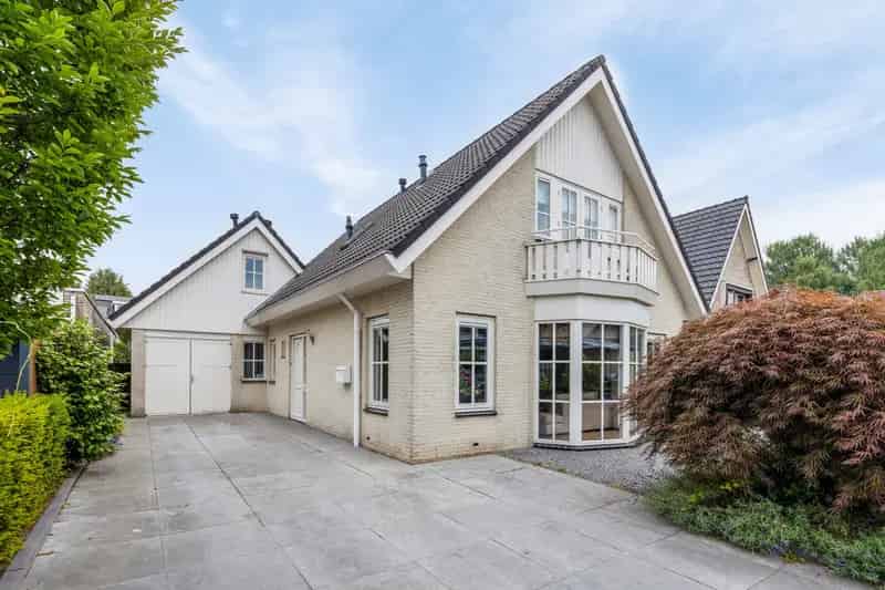 Luxe Villa in Veenendaal Ruime Tuin 4 slaapkamers 2 badkamers