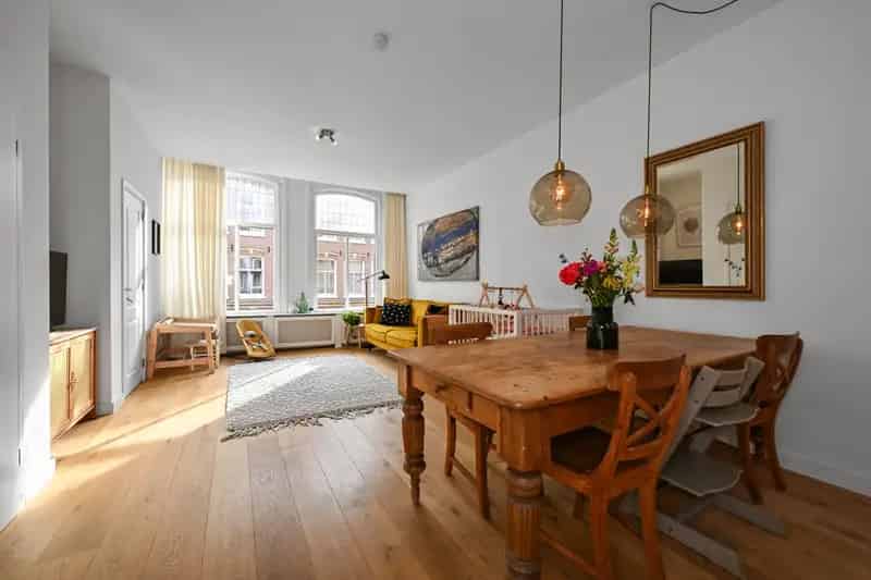 Amsterdam Appartement te Koop: Lichtrijk 3-Kamer Appartement 65m²