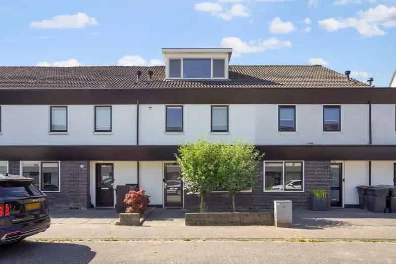 Moderne gezinswoning Tilburg Reeshof 3 slaapkamers tuin