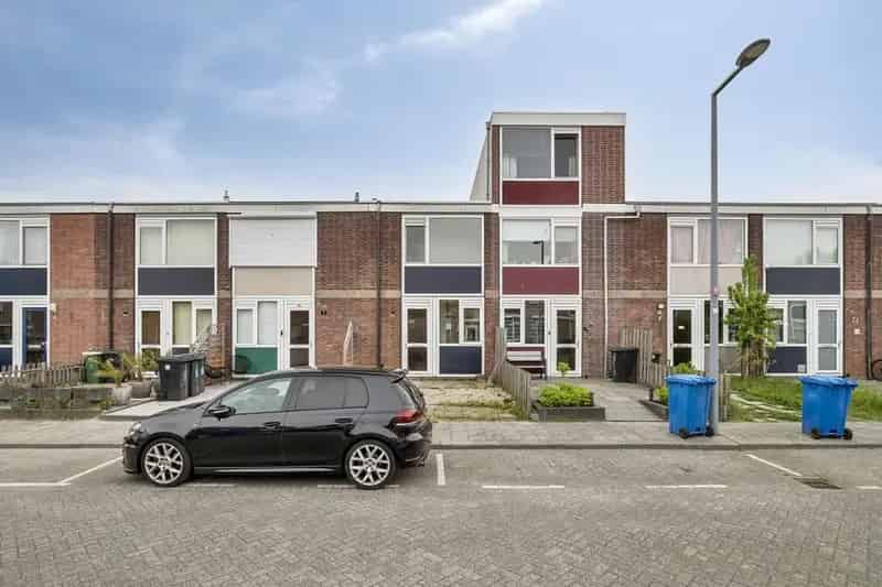 Tussenwoning Hoogvliet 3 Kamers Ruime Indeling Kunststof Kozijnen Tuin