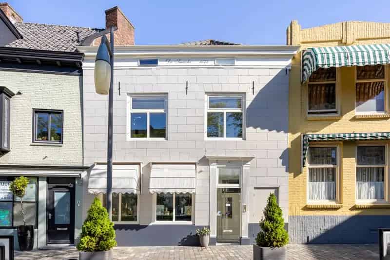 Te Koop: Karakteristiek pand Vlasmarkt Goes - Winkel en Wonen