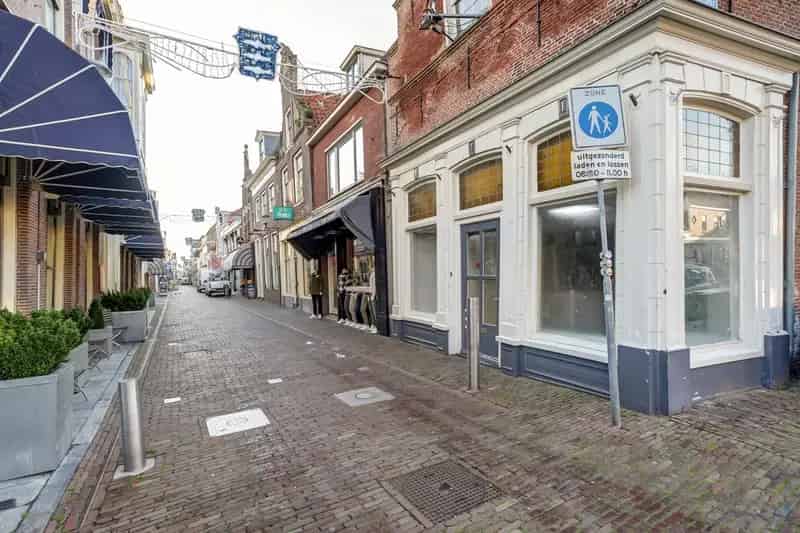 Winkelpand te koop Enkhuizen: Rijksmonumentaal pand in toplocatie