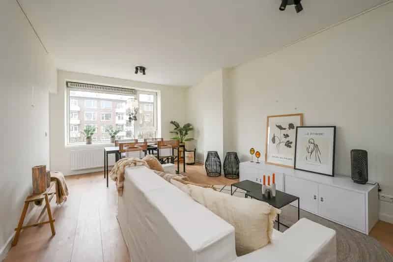 Rotterdam Centrum: Instapklare 3-kamerwoning met 2 balkons