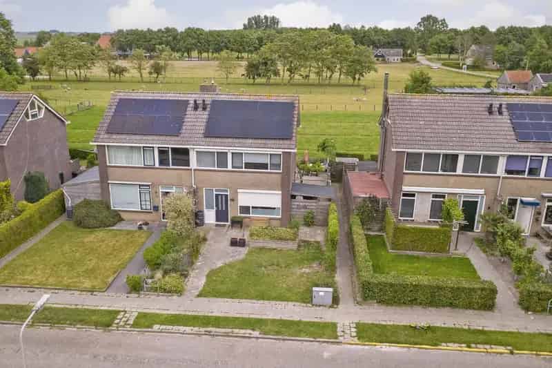 Ruime gezinswoning Koudum 3 slaapkamers tuin zonnepanelen