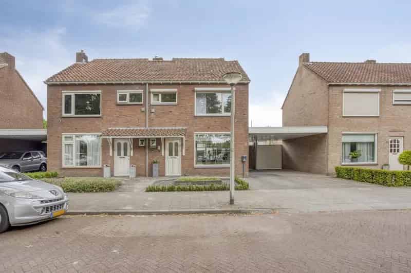 Ruime Tweekapper Oss Kindvriendelijke Wijk 3 slaapkamers Garage