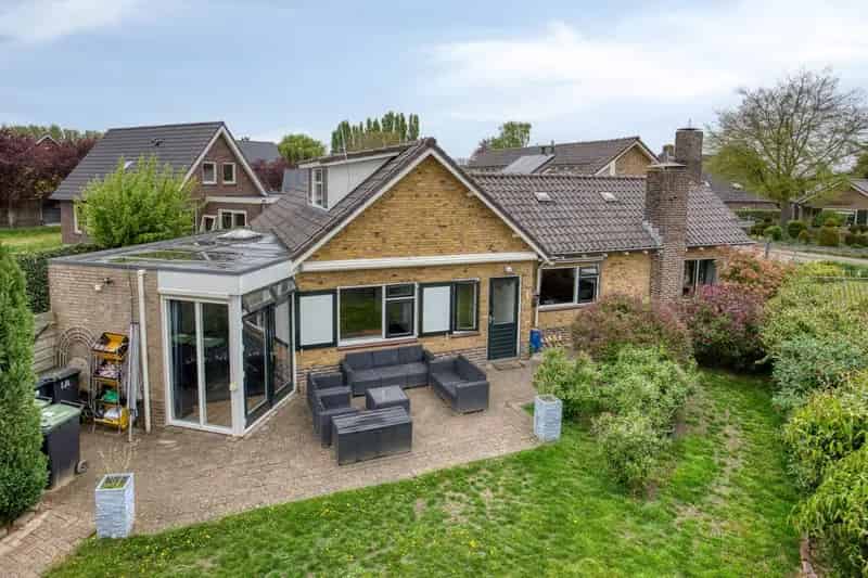 Bungalow te koop Dreumel grote tuin dubbele garage