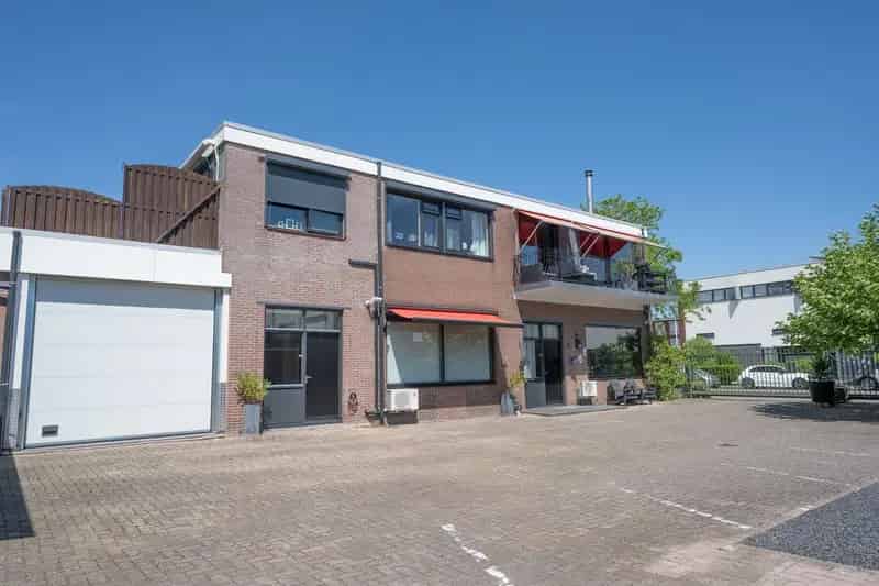 Bedrijfshal Spijkenisse M Beenstraat 16 te koop