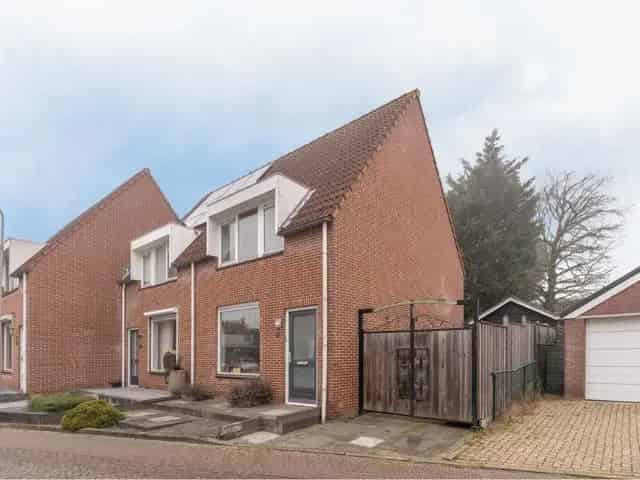 Hoekwoning Yerseke 4 slaapkamers garage eigen oprit