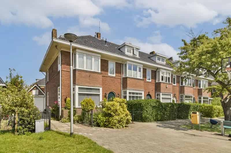 Jaren 30 Hoekwoning Halfweg 5 Slaapkamers Royale Berging