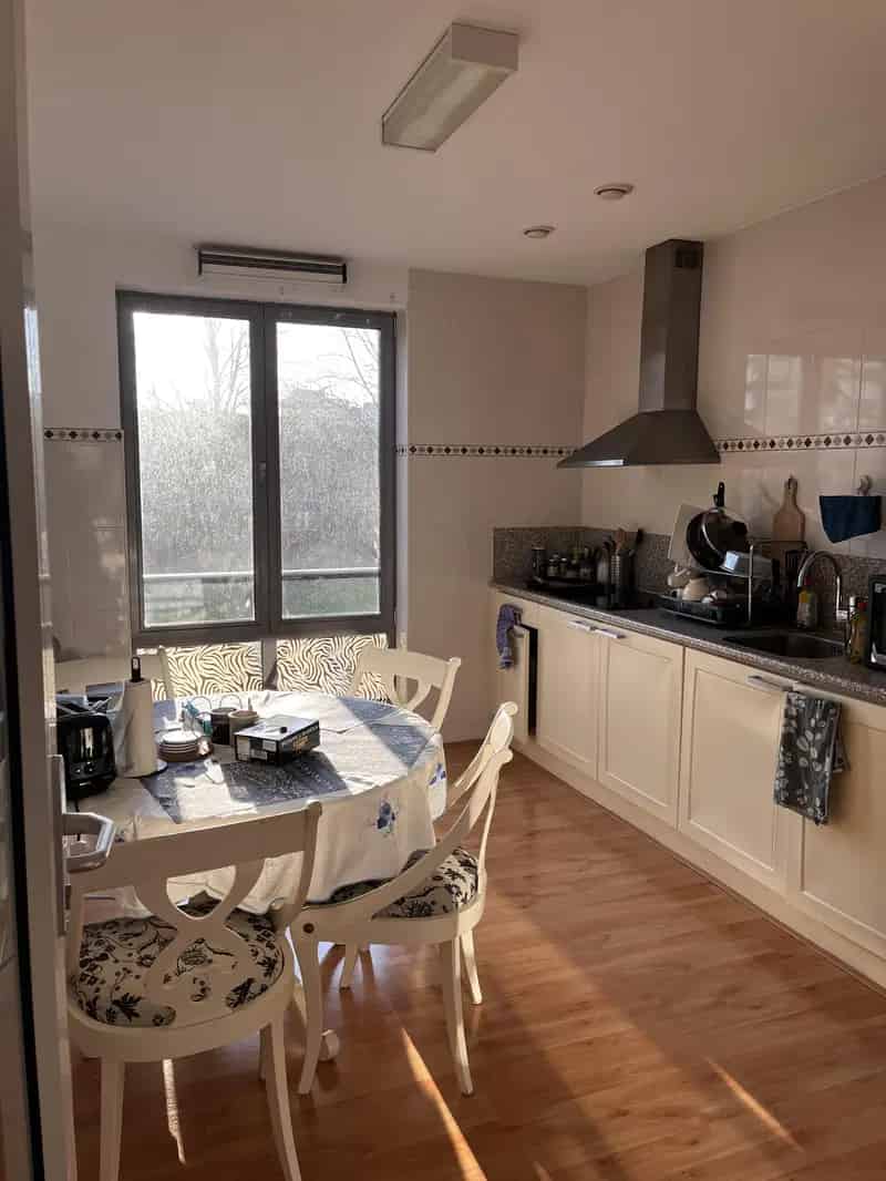 Kamer in Nieuw West 100m2 appartement