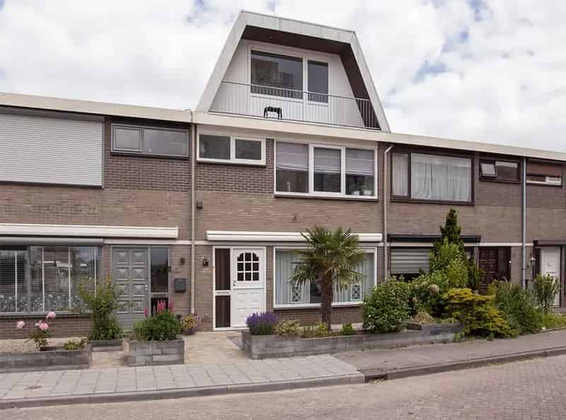 Te Koop: Royale Tussenwoning 4 slaapkamers Etten Leur
