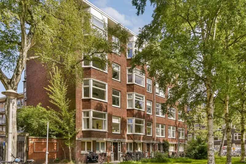 Ruim 3 kamer appartement Amsterdam Rivierenbuurt 63m2 Balkon Berging