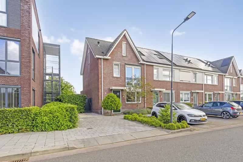 Hoekwoning Mannee Goes  Gasloos  Tuin  Zonnepanelen