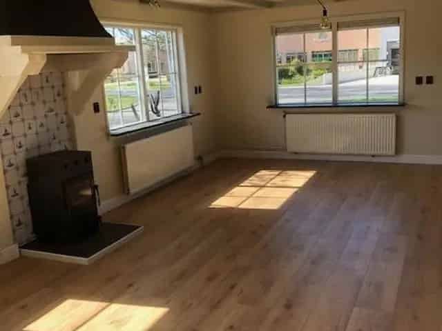 Bungalow met Bedrijfsruimte te Huur 's-Gravendeel