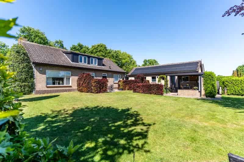 Huis te koop Nieuwlandweg Oudenbosch Landelijk wonen met ruimte en privacy