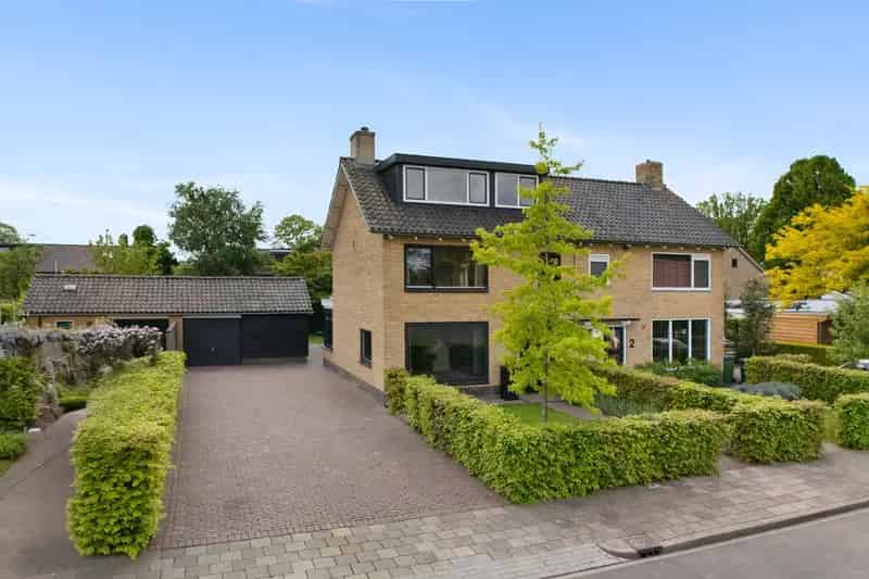 Royale 2-onder-1-kapwoning 7 slaapkamers Barneveld