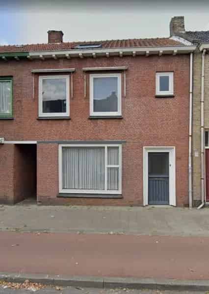 Semi-studio te Huur Roosendaal Nabij Winkels en Openbaar Vervoer