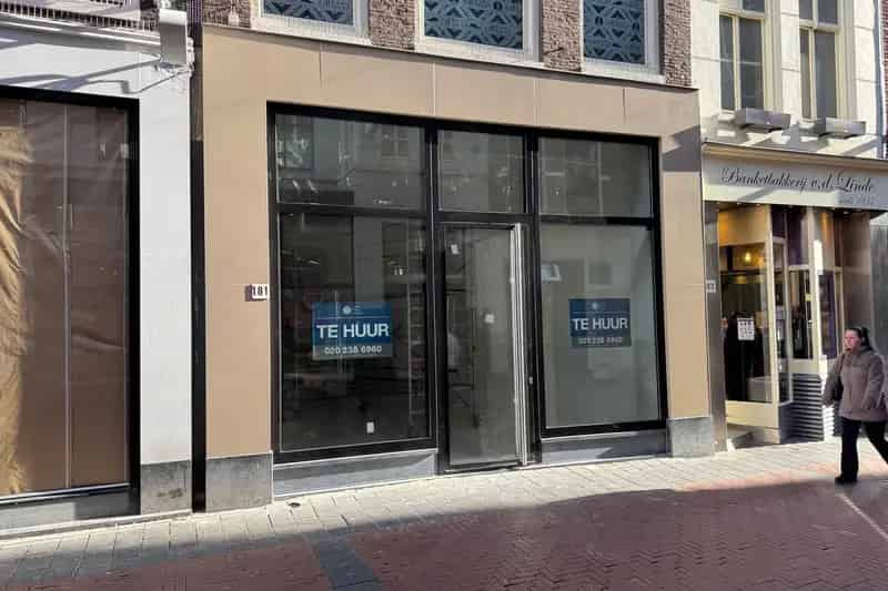 Winkel te Huur Nieuwendijk Amsterdam 400m2