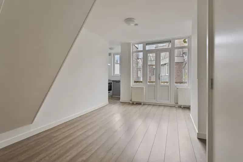 Instapklare 4 Kamer Bovenwoning Overschie Balkon Dakterras