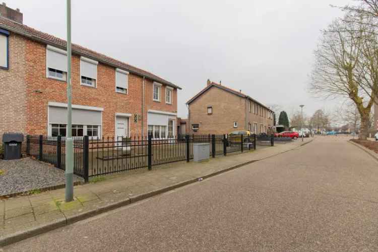 Ruime gezinswoning met kantoor aan huis in Stein