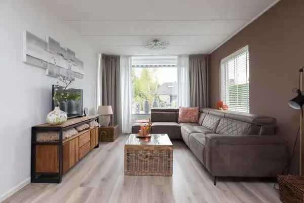 Ruime Hoekwoning 4 Slaapkamers Moderne Keuken 11 Zonnepanelen