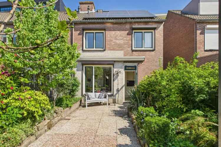Nette woning nabij centrum met 3 slaapkamers en 11 zonnepanelen