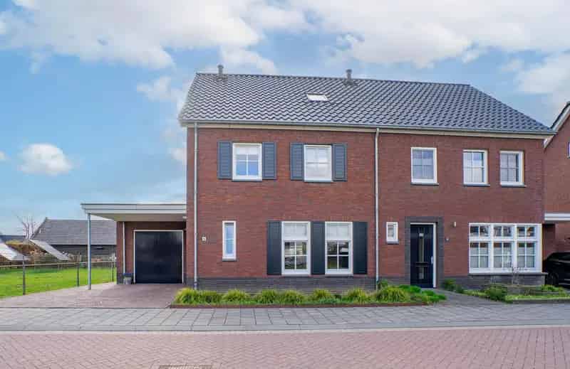 Moderne Tweekapper Zeilberg 4 slaapkamers Instapklaar