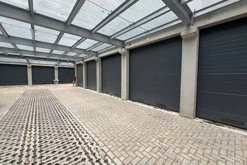 Bedrijfshal Hoogvliet Rotterdam te koop