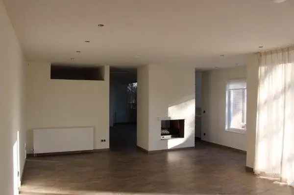 Te Huur Heerlen 3 Slaapkamers 2 Badkamers Parkeergarage