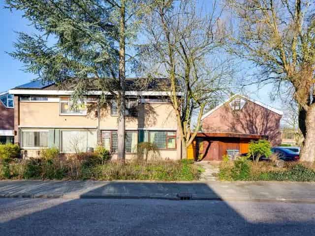 Ruime 2-onder-1-kap woning Barendrecht Vier Slaapkamers Grote Garage