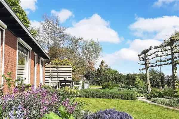 Stolpboerderij te Koop Ruime Grond 4 Slaapkamers Schuren