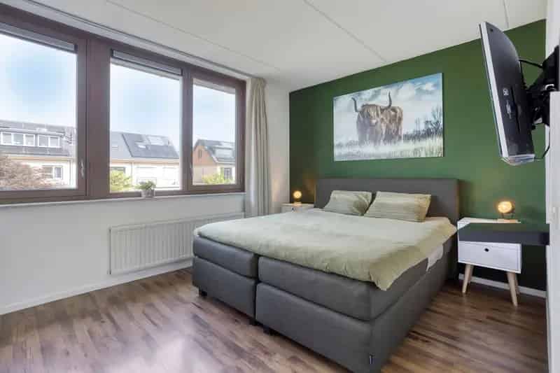 Huis te koop Heesch Ruime woning met diepe tuin
