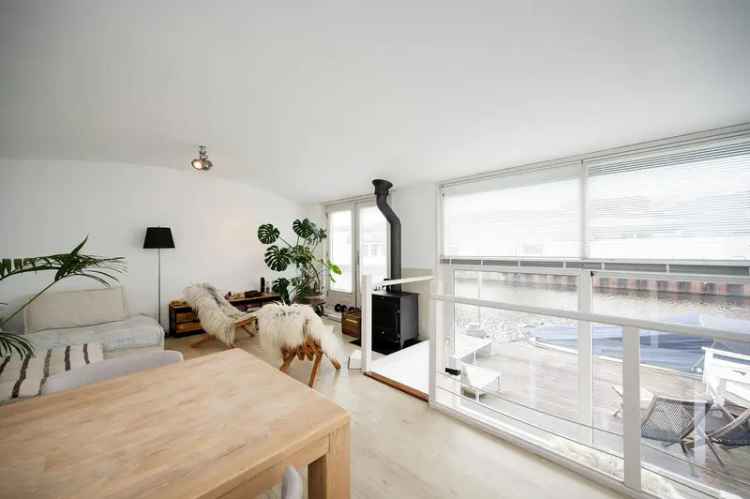 Woonboot Staatsliedenbuurt 6 maanden 3 slaapkamers modern